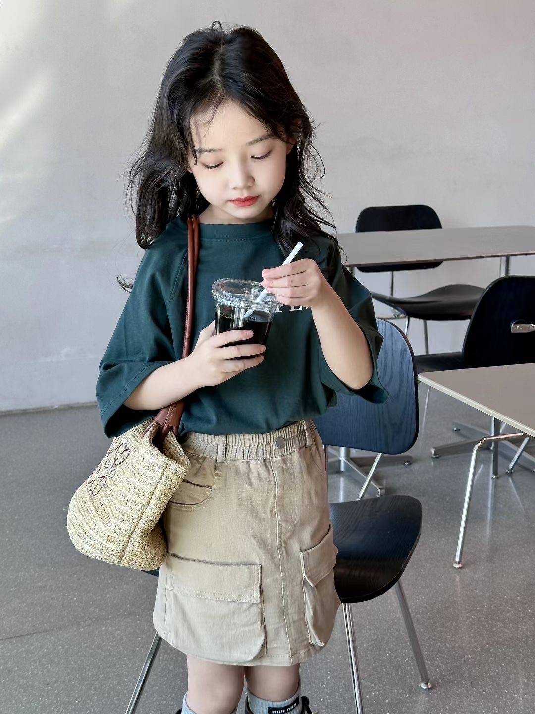 揭秘曝光成都熠翊发服饰童装集合店充分彰显个性、流行、经典的产品风格